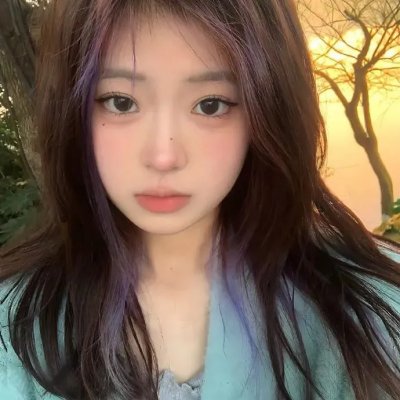 盛开的樱花林下